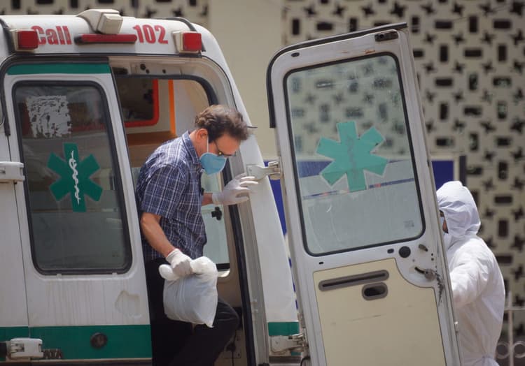 'देश में नहीं रुक रहा कोरोना संक्रमण, लॉकडाउन में सख्ती के लिए उतारी जाए सेना'