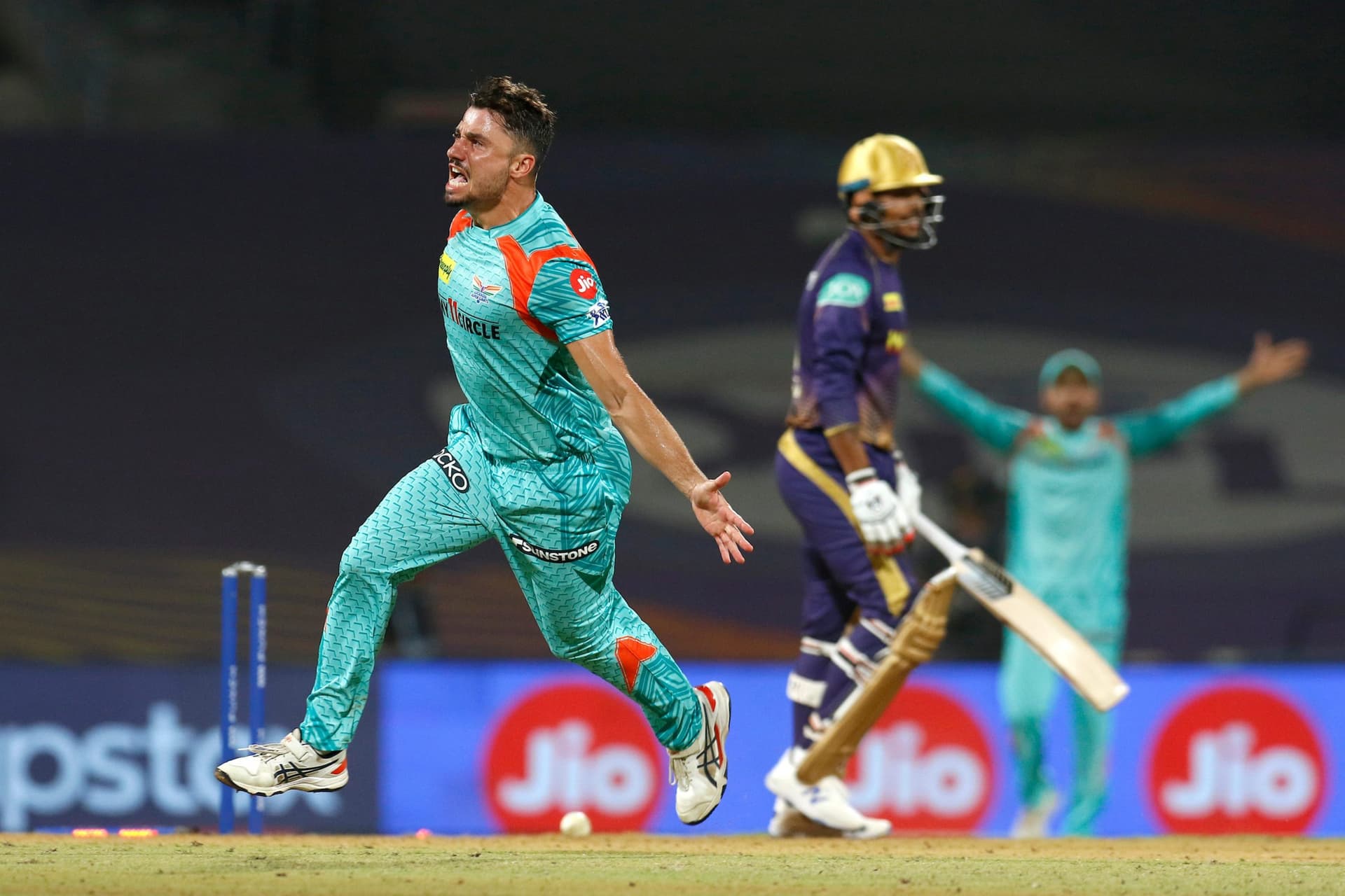 IPL 2022: आखिरी गेंद पर लखनऊ सुपर जायंट्स की रोमांचक जीत के बाद खुशी से झूम उठे गौतम गंभीर, VIDEO VIRAL IPL 2022: आखिरी गेंद पर लखनऊ सुपर जायंट्स की रोमांचक जीत के बाद खुशी से झूम उठे गौतम गंभीर, VIDEO VIRAL