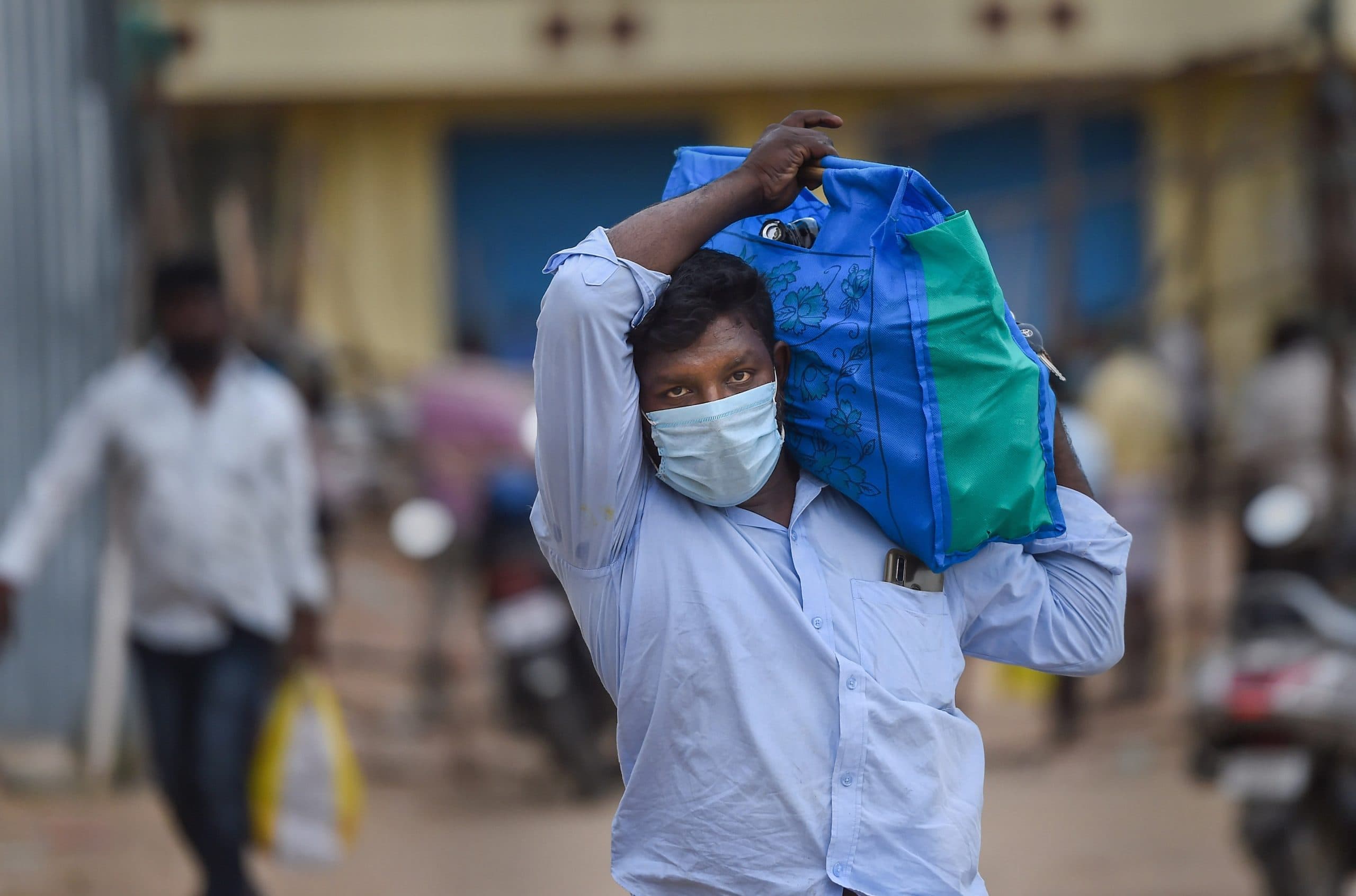 Coronavirus Outbreak : लगातार सातवें दिन मिले कोरोना के 15000 से अधिक केस, इन राज्यों में बढ़ा लॉकडाउन