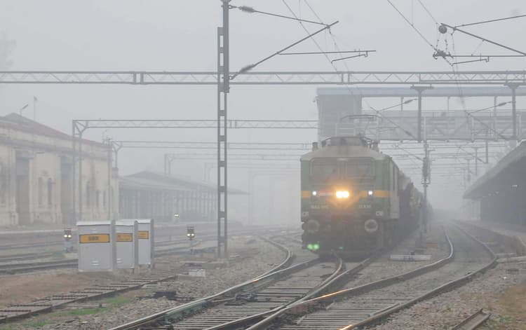 Railway News रेल पटरियों पर आयी दरारें तो अल्ट्रासाउंड मशीन में बजेंगी घंटी, जानें अब कैसे की जाएगी निगरानी