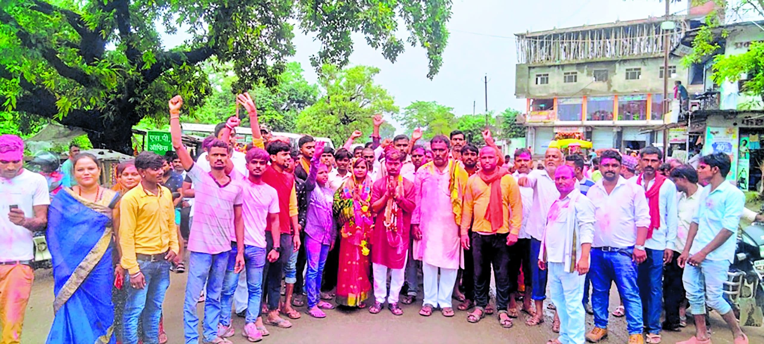 Nigar Nigam Election: बगहा में जदयू एमएलसी की पत्नी व पुत्रवधू के साथ 94 लोगों ने किया नामांकन