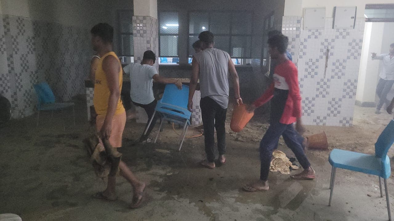 बिहार: लखीसराय के गर्ल हॉस्टल के कैंटीन में लीकेज सिलेंडर से लगी आग, बेहोश हुई छात्राएं, मची अफरातफरी