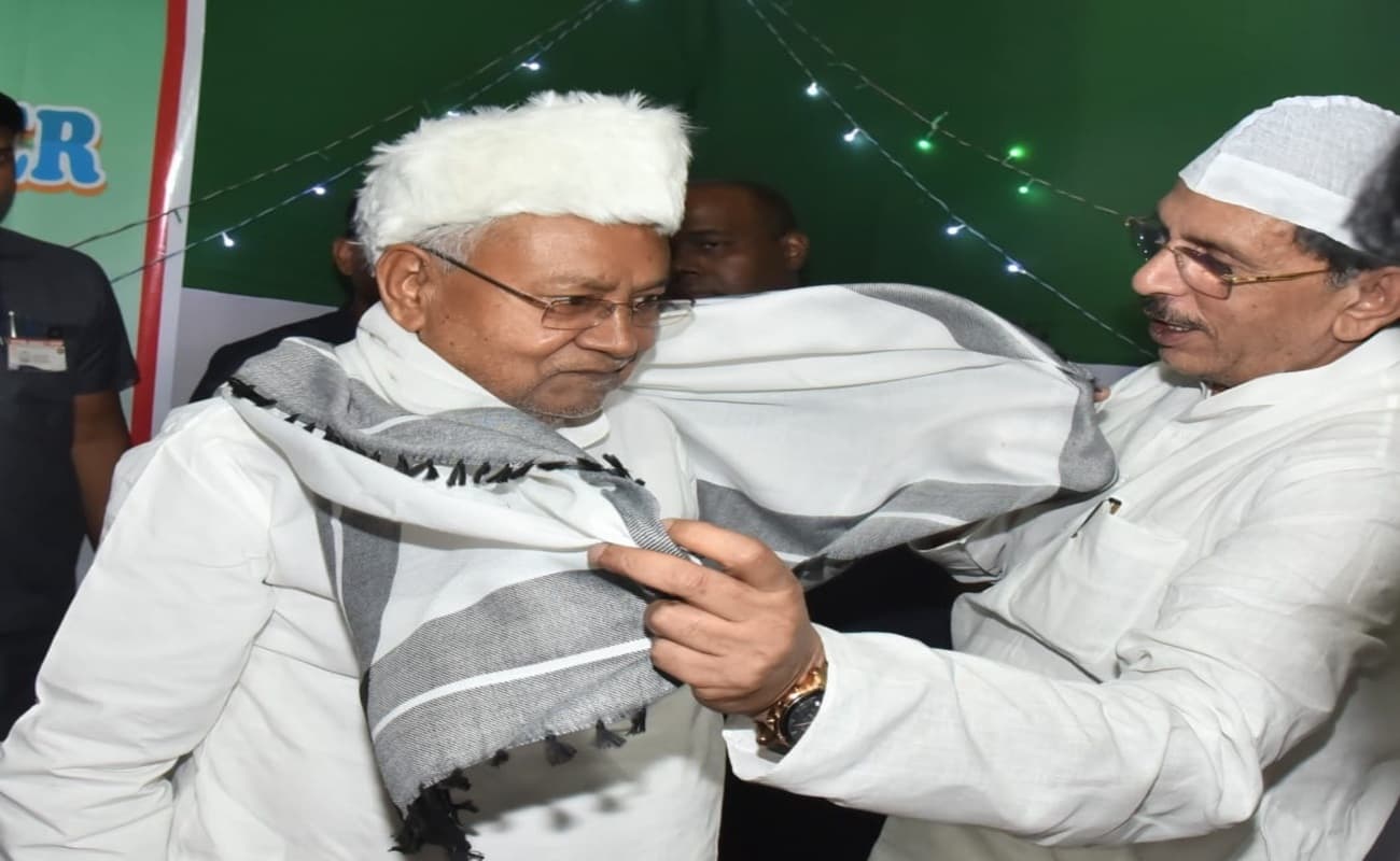 बिहार राज्य शिया वक्फ बोर्ड द्वारा आयोजित दावत-ए-इफ्तार में शामिल हुये मुख्यमंत्री नीतीश कुमार, देखें PHOTOS