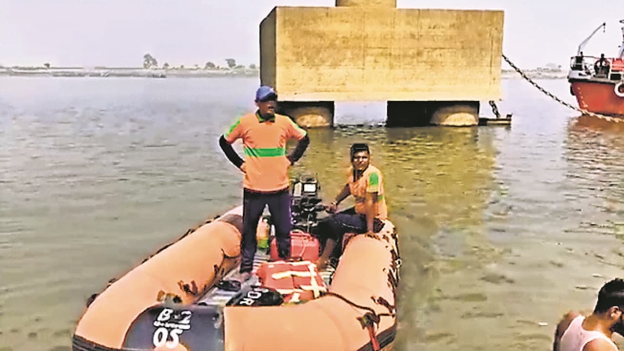 पटना के NIT घाट पर नहाने गये दो नाबालिग गंगा में डूबे, एक की मौत, दूसरे की तलाश कर रही NDFR