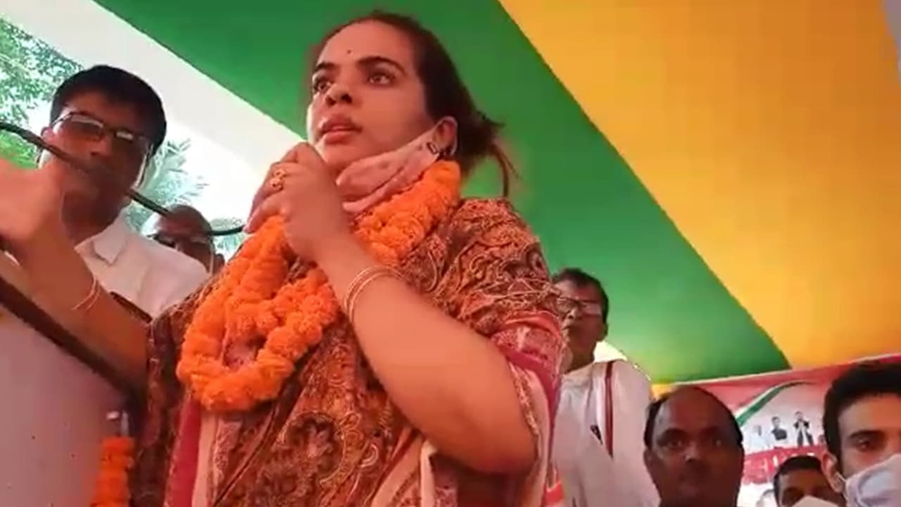 Bihar Election 2020: सुभाषिनी यादव ने मांगा ‘शक्ति’ का आशीर्वाद, बोलीं- हाथ से ही पकड़ी जा सकती है लालटेन