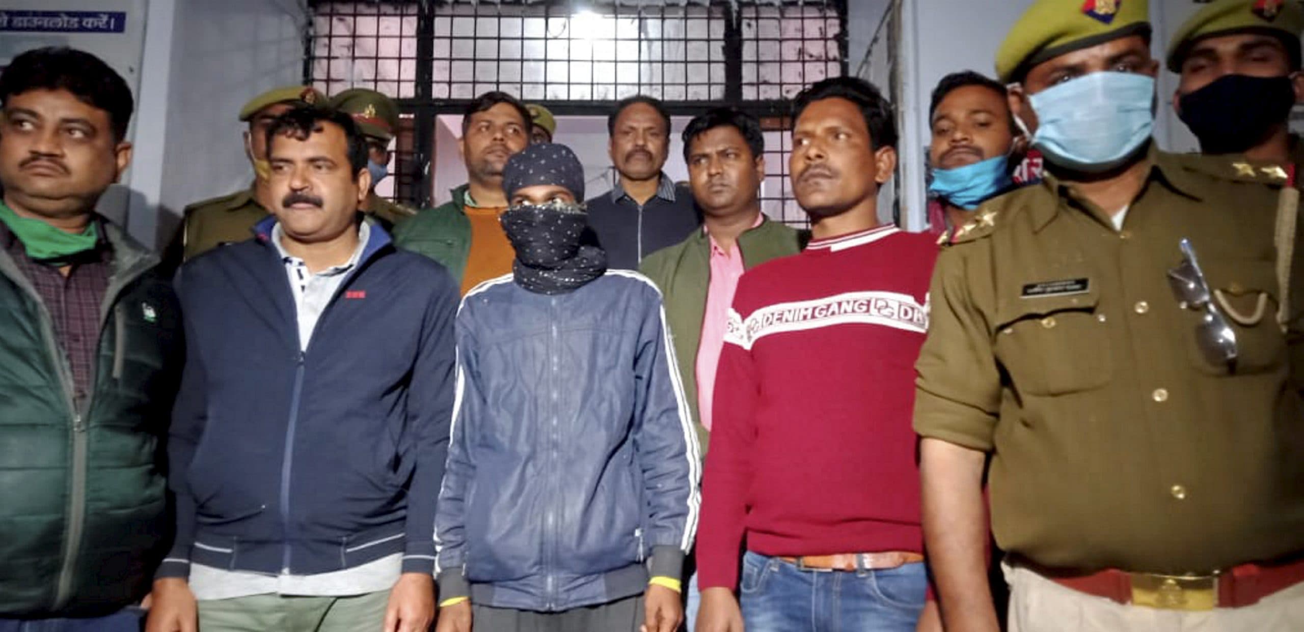 उन्नाव कांड में सनसनीखेज खुलासा : एकतरफा प्यार में लड़कियों को पिलाया जहरीला पानी फिर उसके बाद...