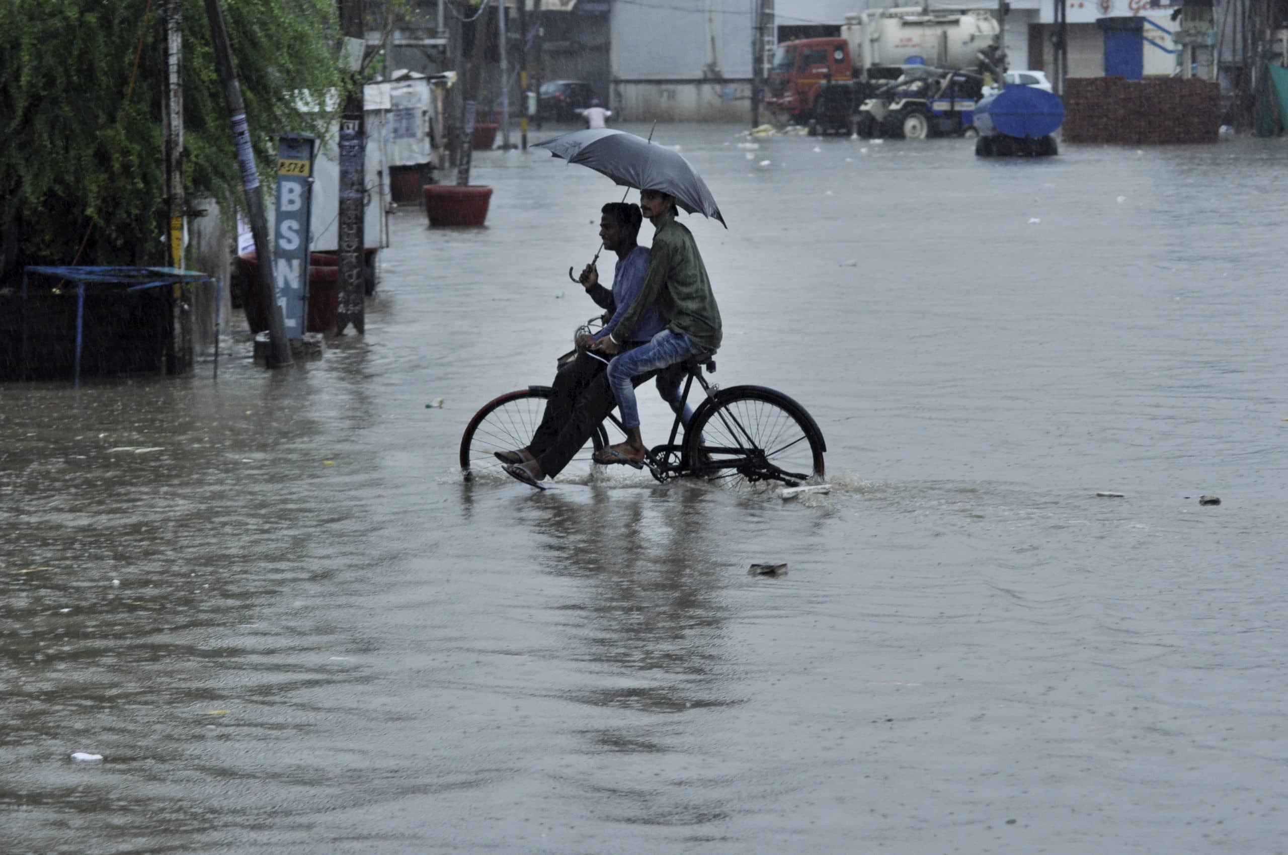Weather Forecast : झारखंड में जानें कब रुकेगी बरिश, यूपी-बिहार में भारी बरिश, जानें अपने इलाके का हाल