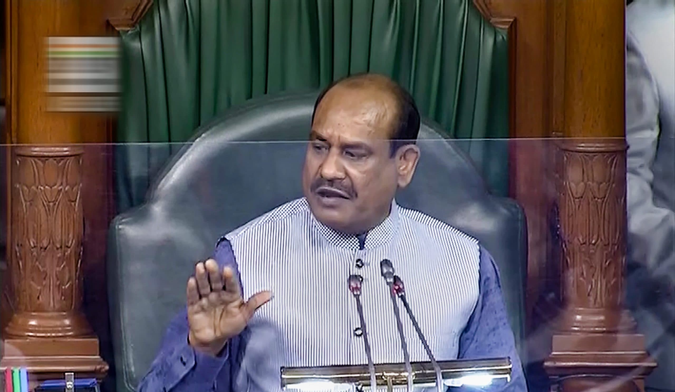 Parliament Monsoon Session: जाूससी मामले पर संग्राम, जोरदार हंगामा, विपक्ष प्लेकार्ड लेकर आसन के समीप पहुंचा