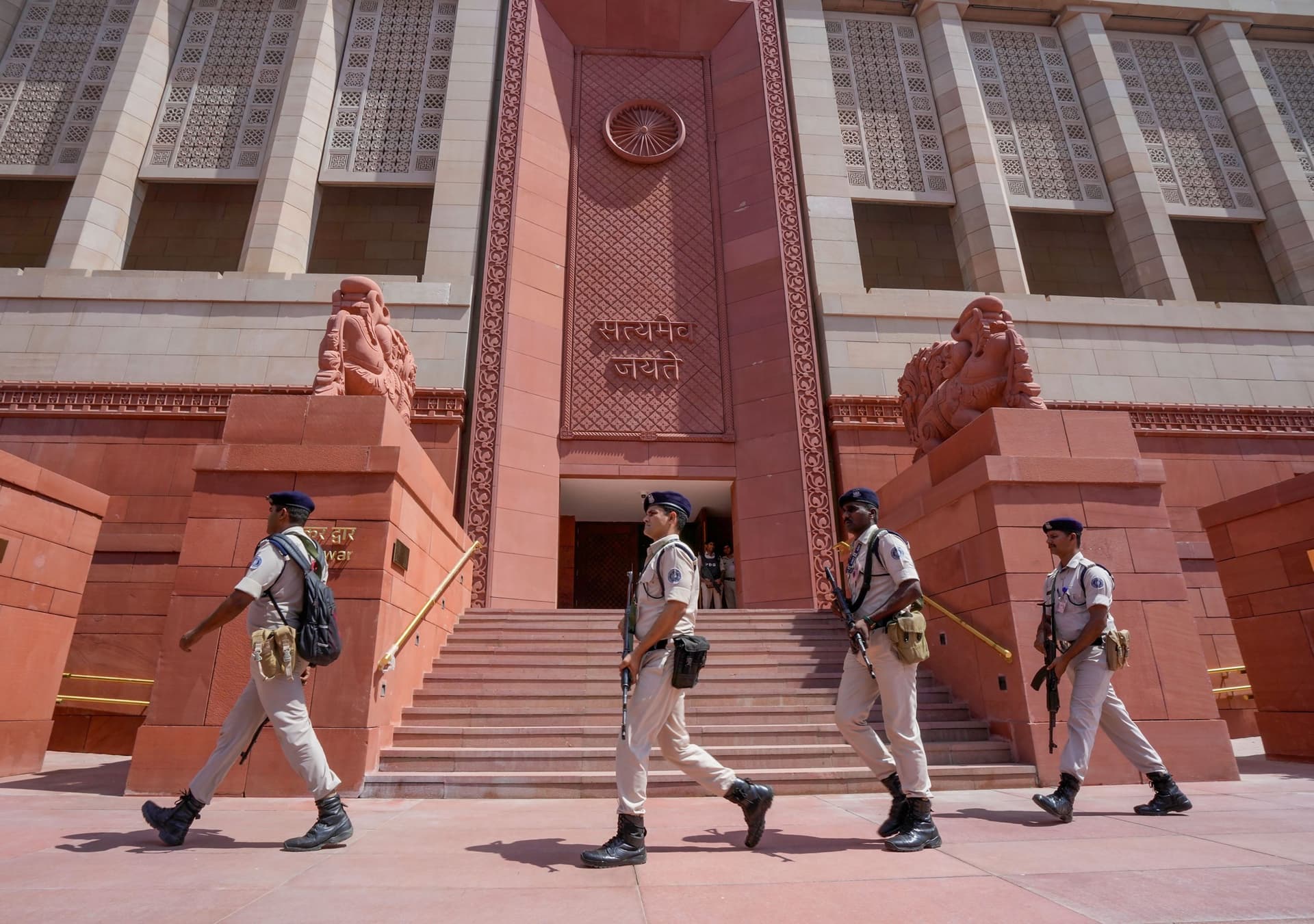 New Parliament House: अब कैंटीन से ऑनलाइन खाना मंगा सकेंगे सांसद, जानें नये संसद भवन में और क्या है खास