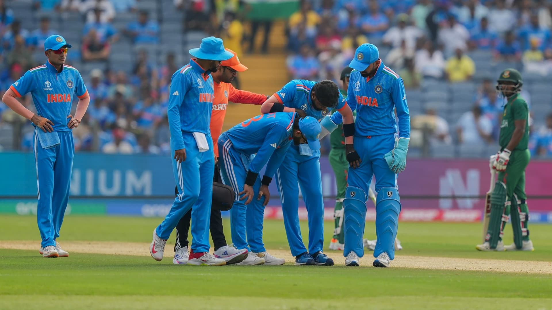 IND vs BAN: टीम इंडिया को बड़ा झटका, हार्दिक पांड्या को लगी चोट, जाना पड़ा मैदान से बाहर