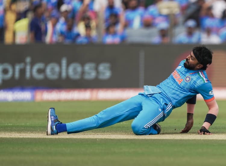 हार्दिक पांड्या वर्ल्ड कप से बाहर, प्रसिद्ध कृष्णा की एंट्री, सेमीफाइनल से पहले टीम इंडिया को तगड़ा झटका