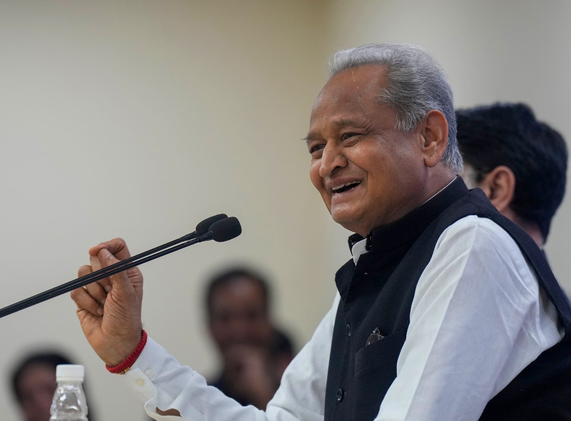 राजस्थान : अशोक गहलोत ने बगावत का किया जिक्र, कहा- 'उनका पाला किससे पड़ा उन्हें पता नहीं'