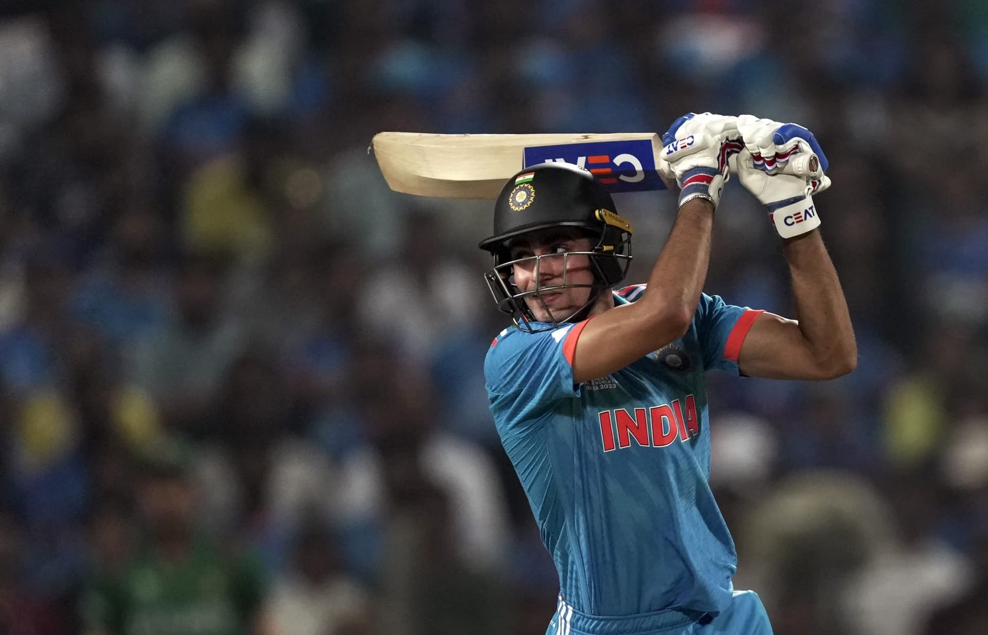 IND vs BAN: शुभमन गिल के साथ-साथ सारा तेंदुलकर ने भी पुणे में लुटा दर्शकों का दिल, देखें तस्वीरें
