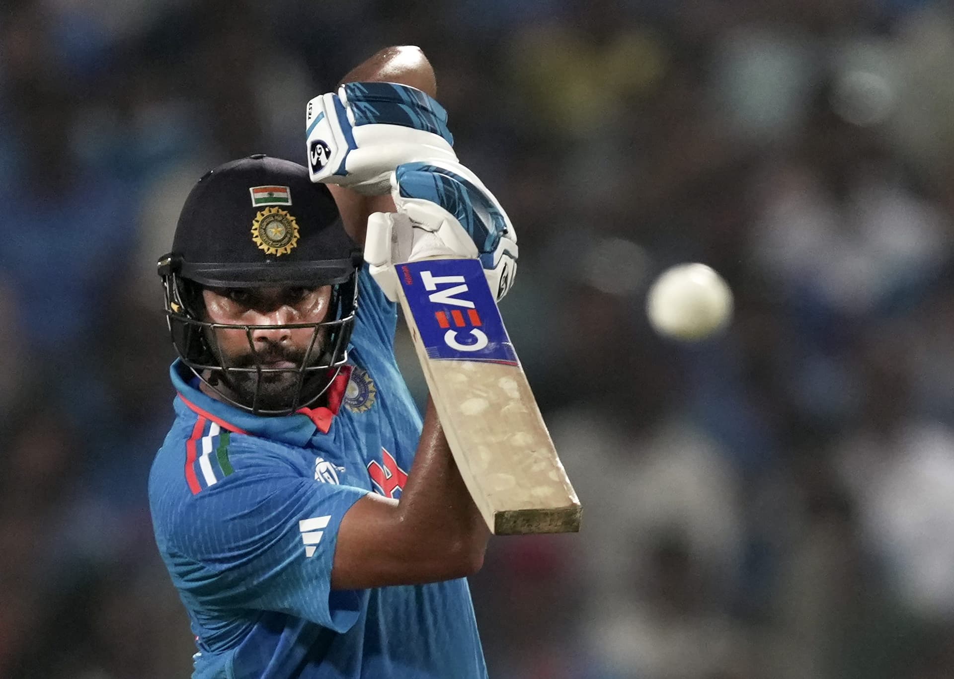 World Cup 2023: भारत मैच जीता, लेकिन कप्तान रोहित शर्मा पर लगा भारी जुर्माना, जानें क्यों World Cup 2023: भारत मैच जीता, लेकिन कप्तान रोहित शर्मा पर लगा भारी जुर्माना, जानें क्यों