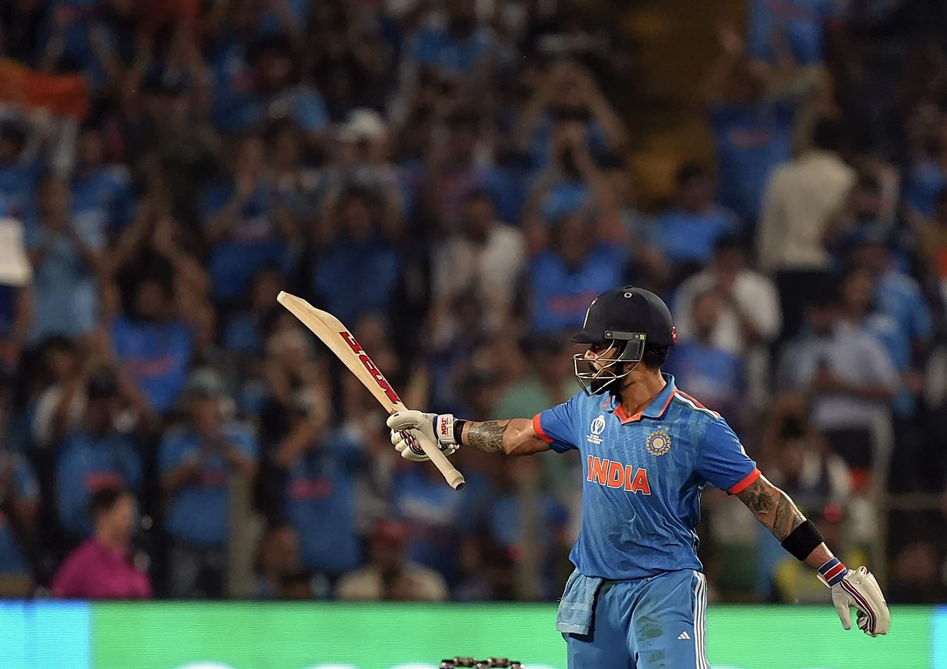 World Cup: गोल्डन बैट की रेस में टॉप पर पहुंचे विराट कोहली, इन खिलाड़ियों से ‘रन मशीन’ को सबसे बड़ा खतरा