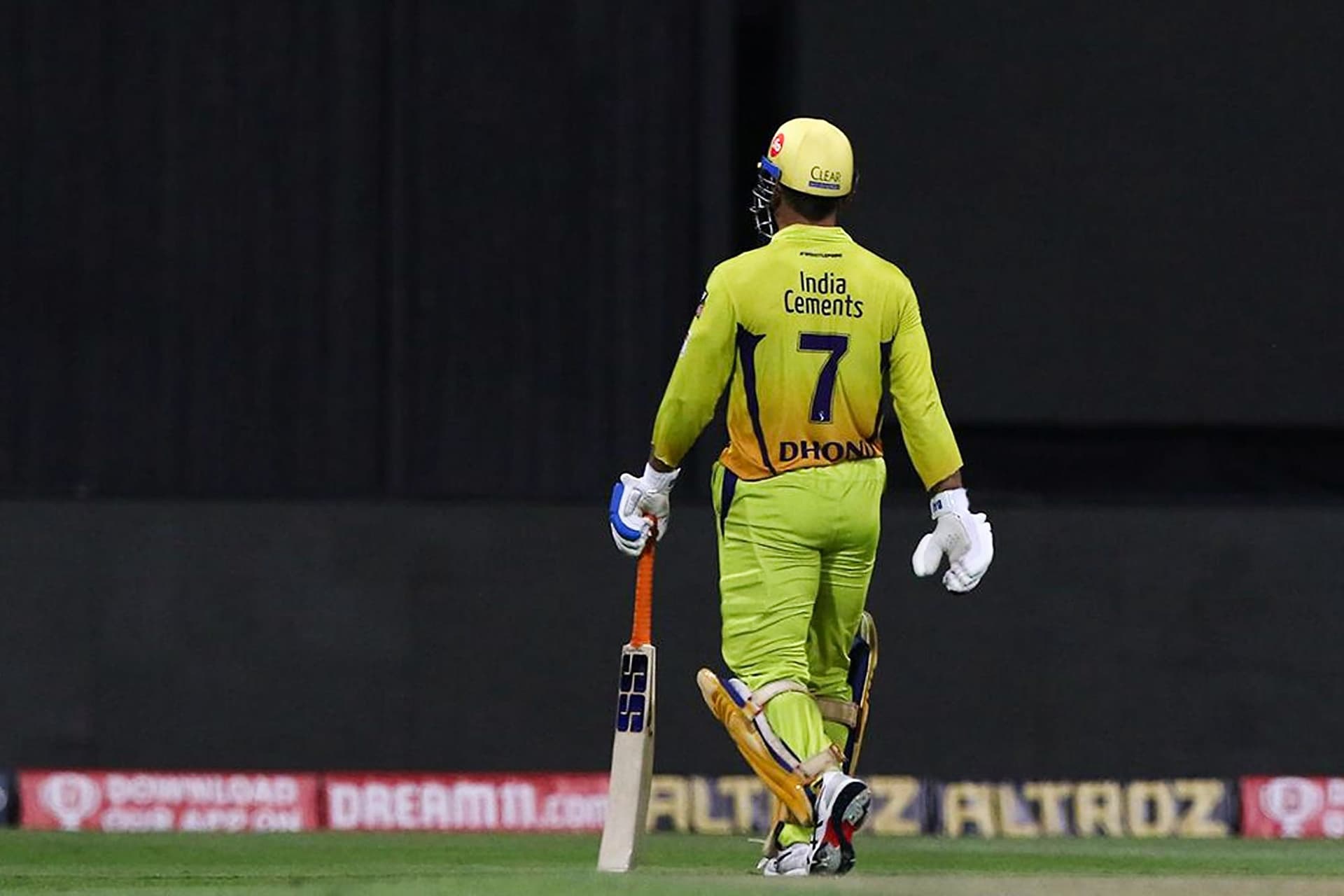 IPL 2021 : धौनी खुद चेन्नई सुपर किंग्स से हो जाएंगे अलग, आकाश चोपड़ा ने किया दावा