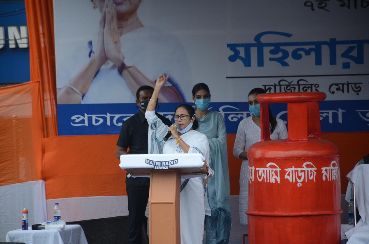 'आसोल पोरिबोर्तन' के पीएम मोदी के नारे पर ममता का पलटवार, 'पोरिबोर्तन' तो दिल्ली में होगा