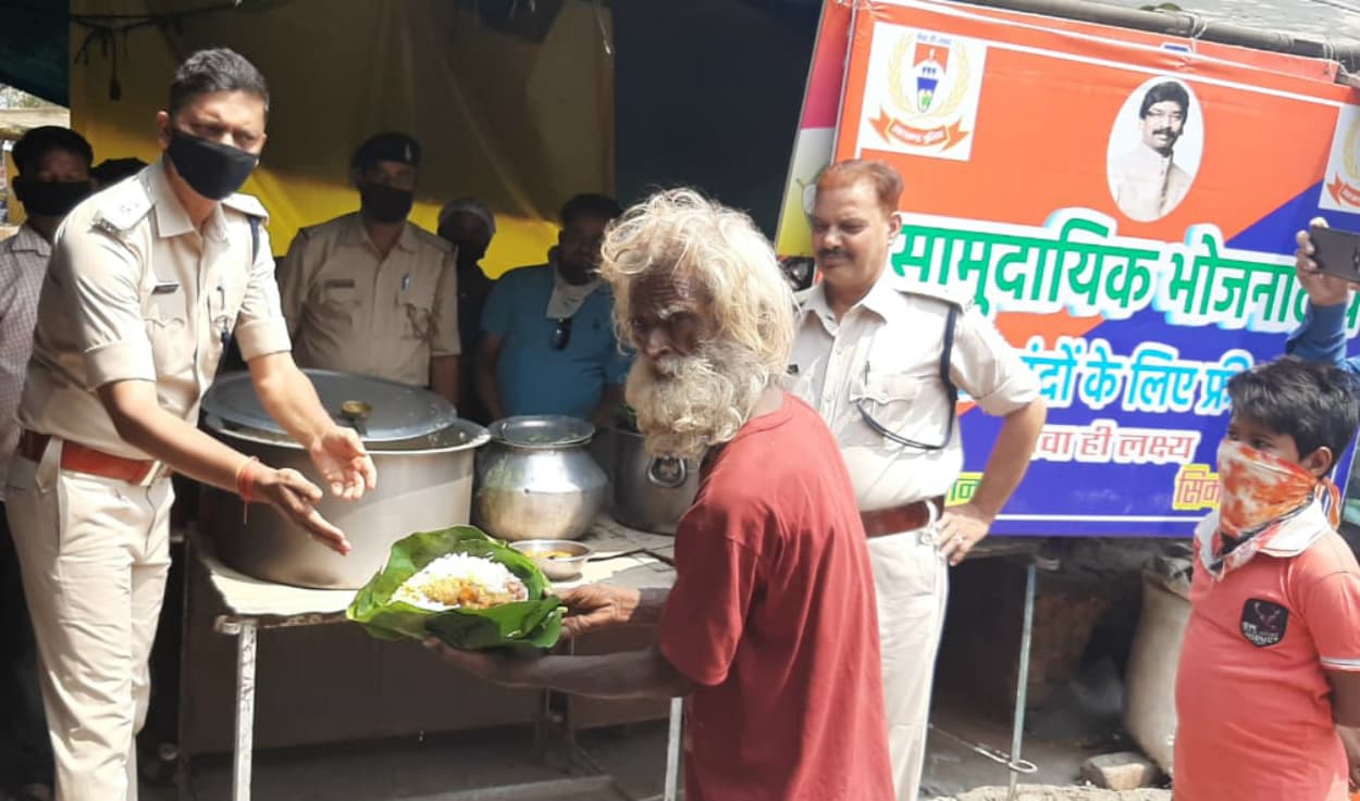 Coronavirus Lockdown: सिमडेगा में जरूरतमंद और परेशान लोगों की मदद के लिए बढ़े हाथ