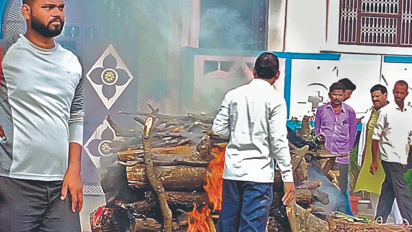 बिहार में डॉक्टर की पत्नी की संदिग्ध हालत में मौत, परिजनों ने ससुराल के दरवाजे पर ही कर दिया अंतिम संस्कार