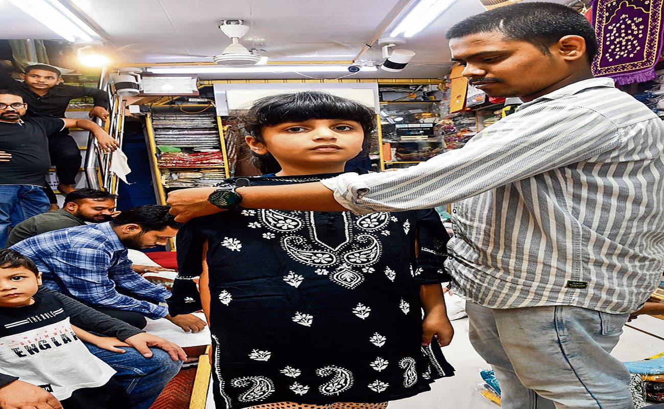 पटना में मीठी ईद की तैयारी शुरू, सब्जी बाग में खरीदारी के लिए उमड़ा लोगों का हुजूम