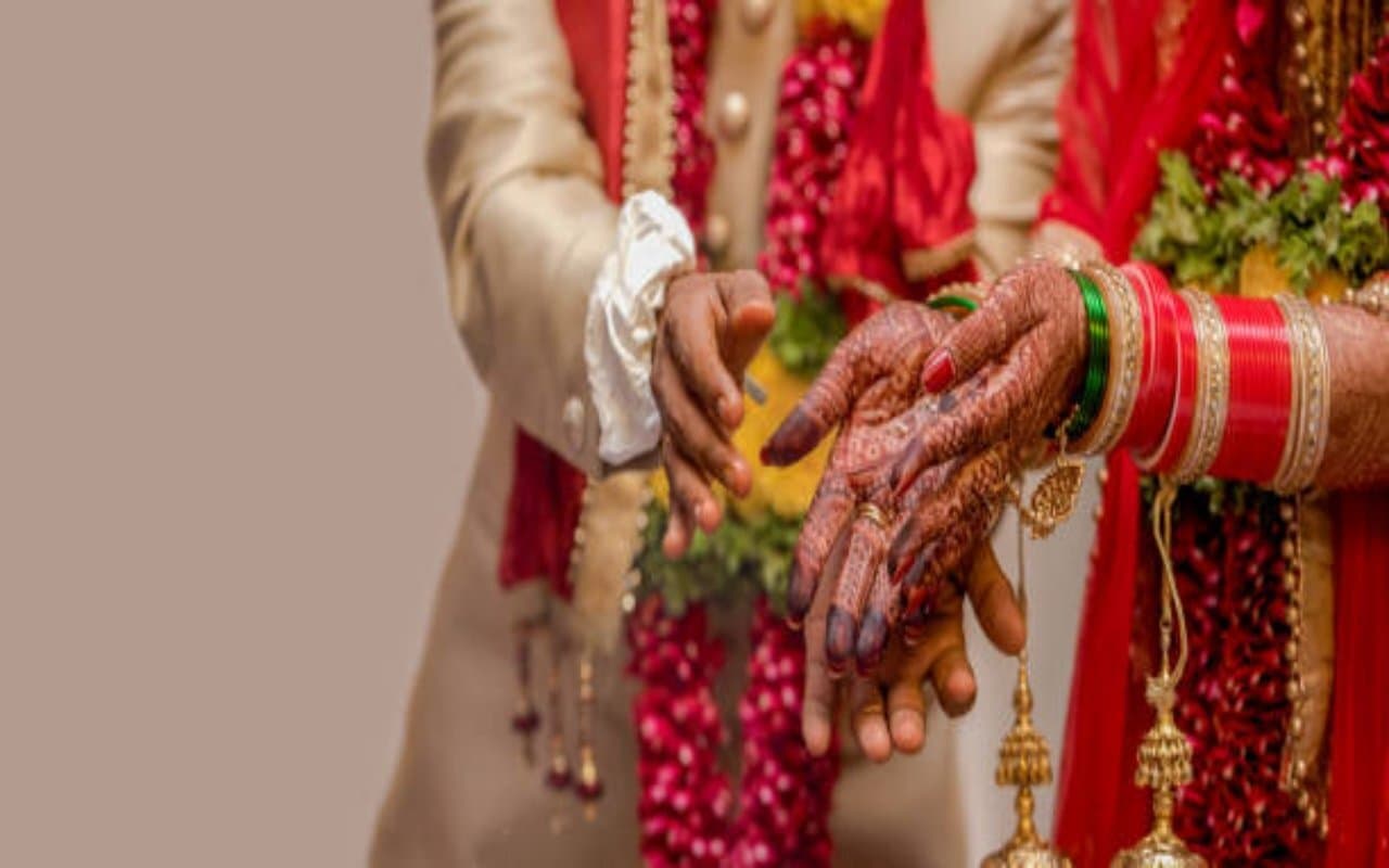 Relationship Tips: शादी-शुदा जिंदगी में चाहते हैं खुशहाली, तो अपने पार्टनर से कभी न कहें ये 5 बातें