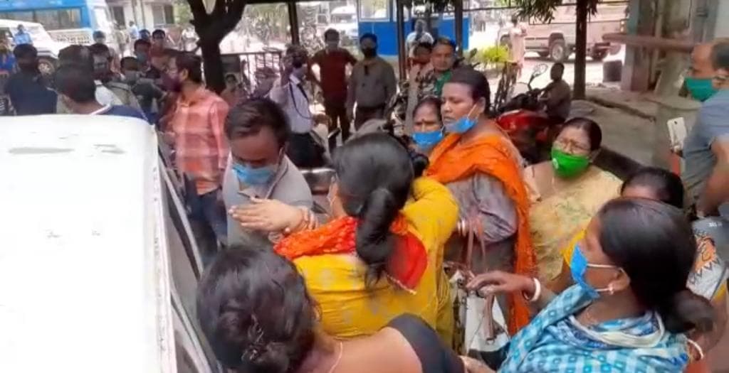 सिलीगुड़ी में चूहा चट कर गये मुर्दे की नाक, जिला अस्पताल में परिजनों ने किया प्रदर्शन