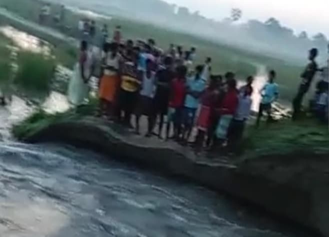 सीवान में गंडक नदी का नहर बांध टूटा, सैकड़ों एकड़ फसल पानी में डूबा
