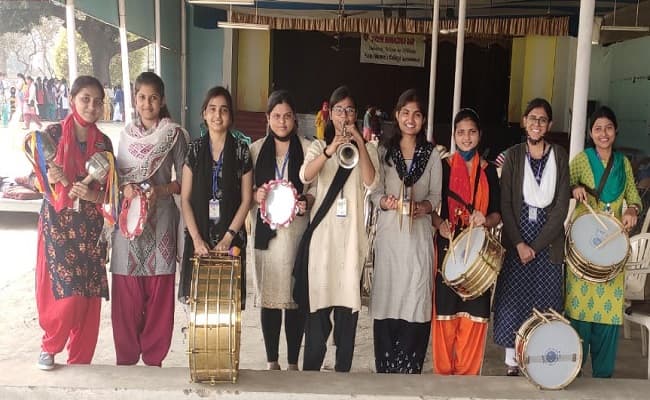 पटना वीमेंस कॉलेज में बना पहला गर्ल्स बैंड,पहली बार स्पोर्ट्स डे पर देगी अपनी प्रस्तुति, इन छात्राओं को किया गया शामिल...