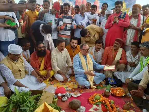 बिहार में दुनिया के सबसे बड़े मंदिर का निर्माण शुरू, आचार्य किशोर कुणाल ने किया विराट रामायण मंदिर का भूमि पूजन