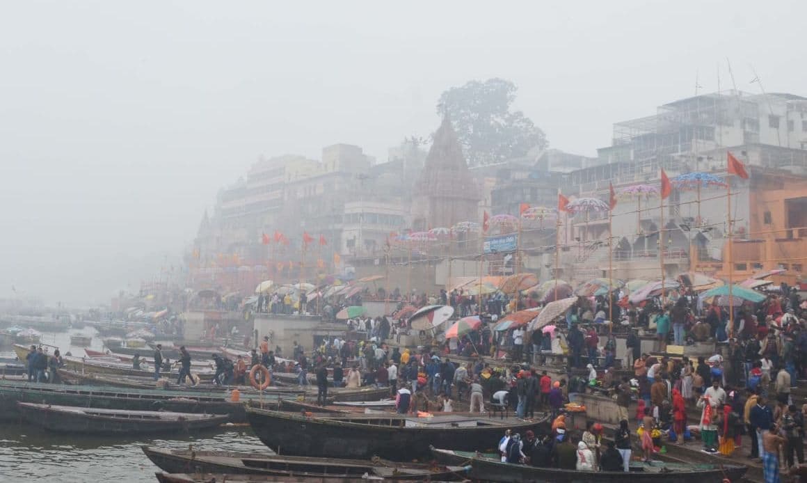 UP Weather Update: यूपी में दिखने लगा ठंड का असर, जानें कैसा रहेगा आज का मौसम