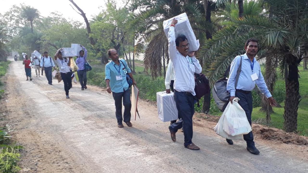 Jharkhand Panchayat Chunav: झारखंड में 23 जिलों के 72 प्रखंडों की 1299 पंचायतों में शुक्रवार को वोटिंग