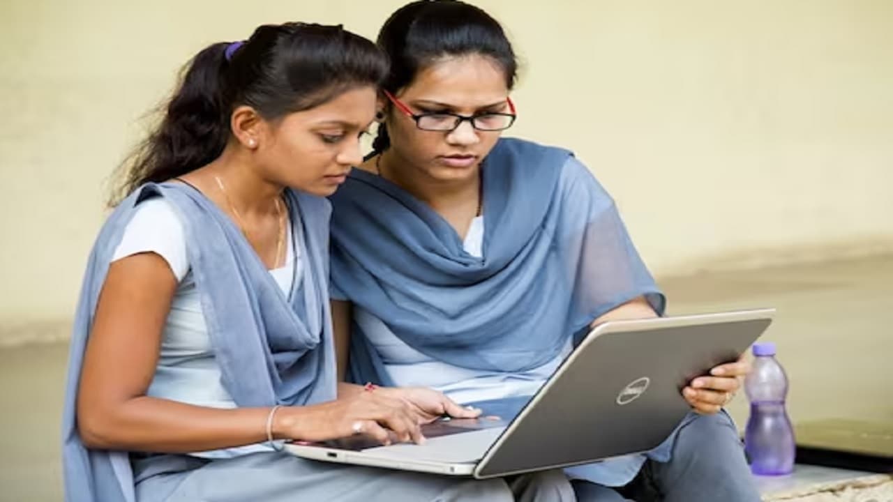 ICSE 10th 12th Result 2023: लखनऊ के आर्यन तारिक ने किया ऑल इंडिया टॉप, दूसरे नंबर पर आयशा खान