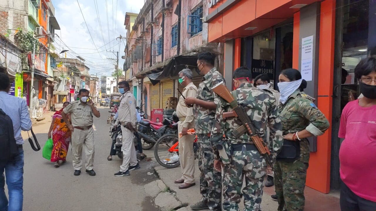 झारखंड में बीड़ी व्यवसायी से दिन-दहाड़े 5.10 लाख रुपये की लूट झारखंड में बीड़ी व्यवसायी से दिन-दहाड़े 5.10 लाख रुपये की लूट