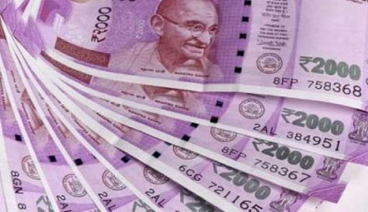 धीरे-धीरे बाजार में घट रहा है 2000 रुपये का गुलाबी नोट, जानिए क्या कहती है RBI की यह रिपोर्ट...