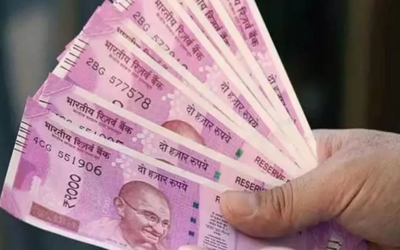 सुप्रीम कोर्ट ने 2000 रुपये के नोट को बदलने के नोटिफिकेशन्स के खिलाफ याचिका पर रजिस्ट्री से मांगी रिपोर्ट