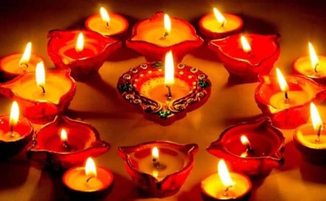 Diwali 2023 Puja Samagri: दिवाली की पूजा के समय न करें ये भूलचूक, जानें शुभ मुहूर्त-पूजा विधि और पूजन सामग्री