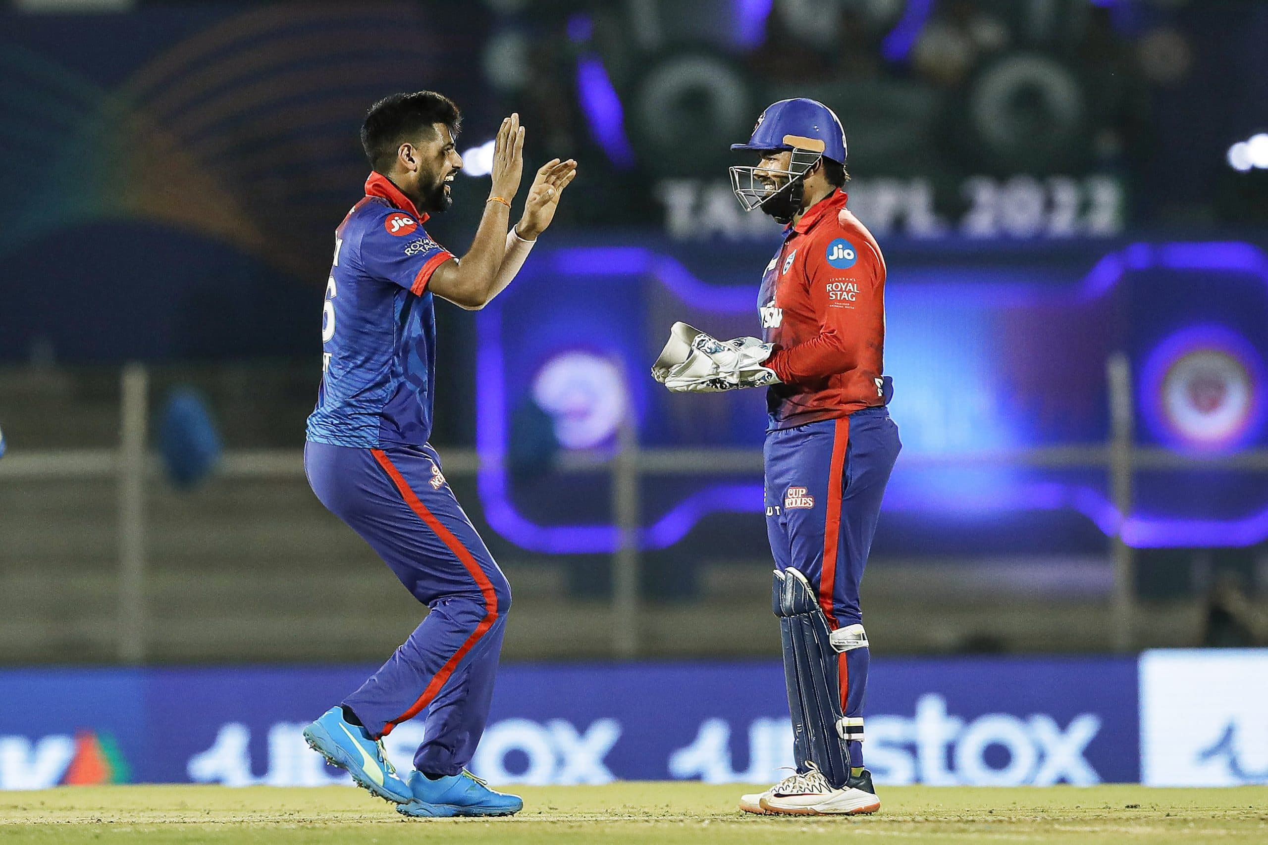 ऋषभ पंत, शार्दुल ठाकुर और प्रवीण आमरे पर लगा जुर्माना, जानें IPL मैच के दौरान आखिर ऐसा क्‍या हुआ