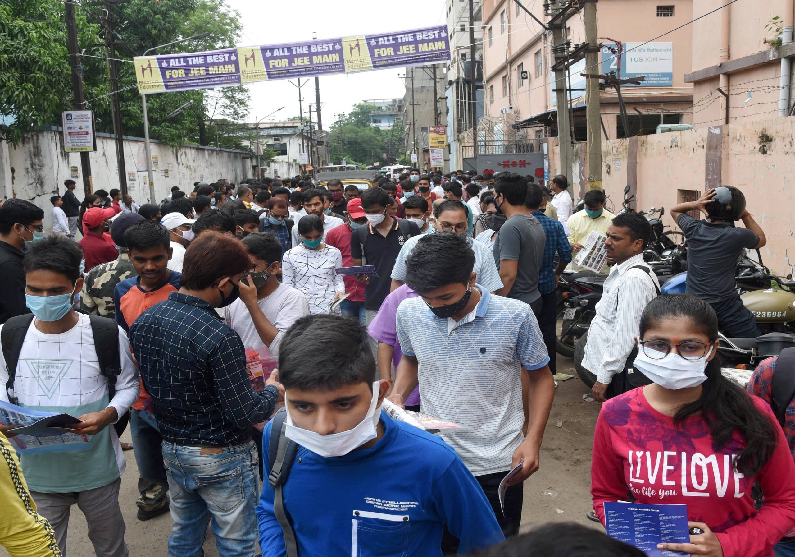 Corona Third Wave in India : जल्द आएगी तीसरी लहर ? वैक्सीन ले चुके लोगों को भी चपेट में लेता है Delta-3