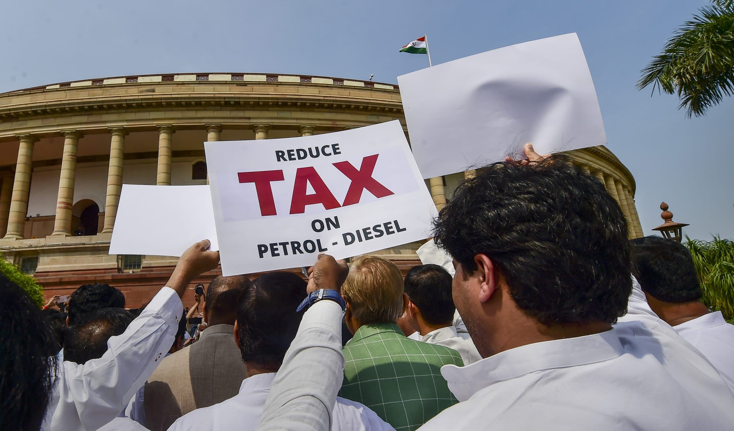 महंगाई, जीएसटी के मामले को लेकर सदन में जोरदार हंगामा, लोकसभा-राज्यसभा की कार्यवाही स्थगित