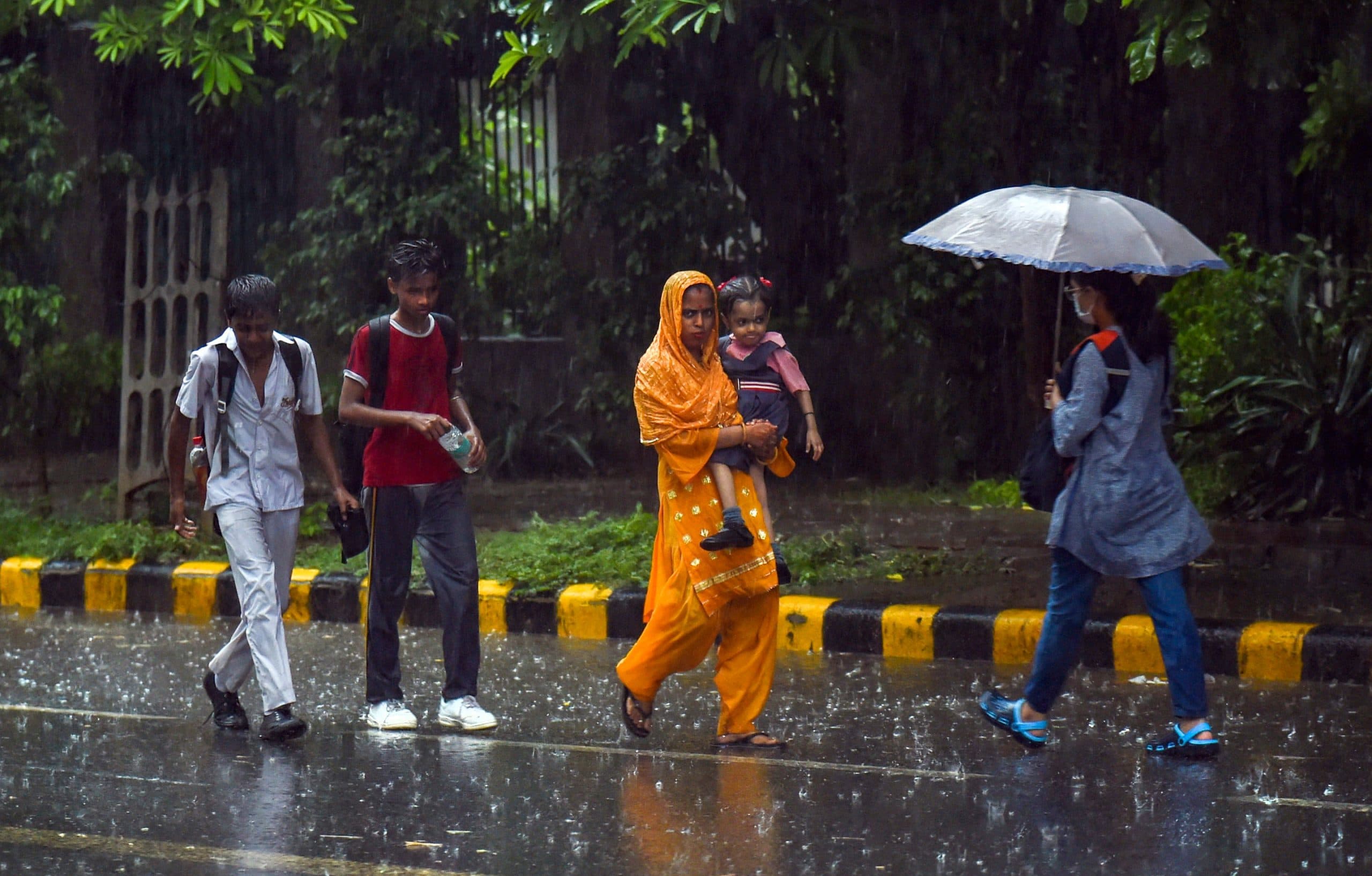 Weather Forecast : झारखंड में होगी बारिश, बंगाल की खाड़ी में लो प्रेशर, जानें अन्‍य राज्य का मौसम