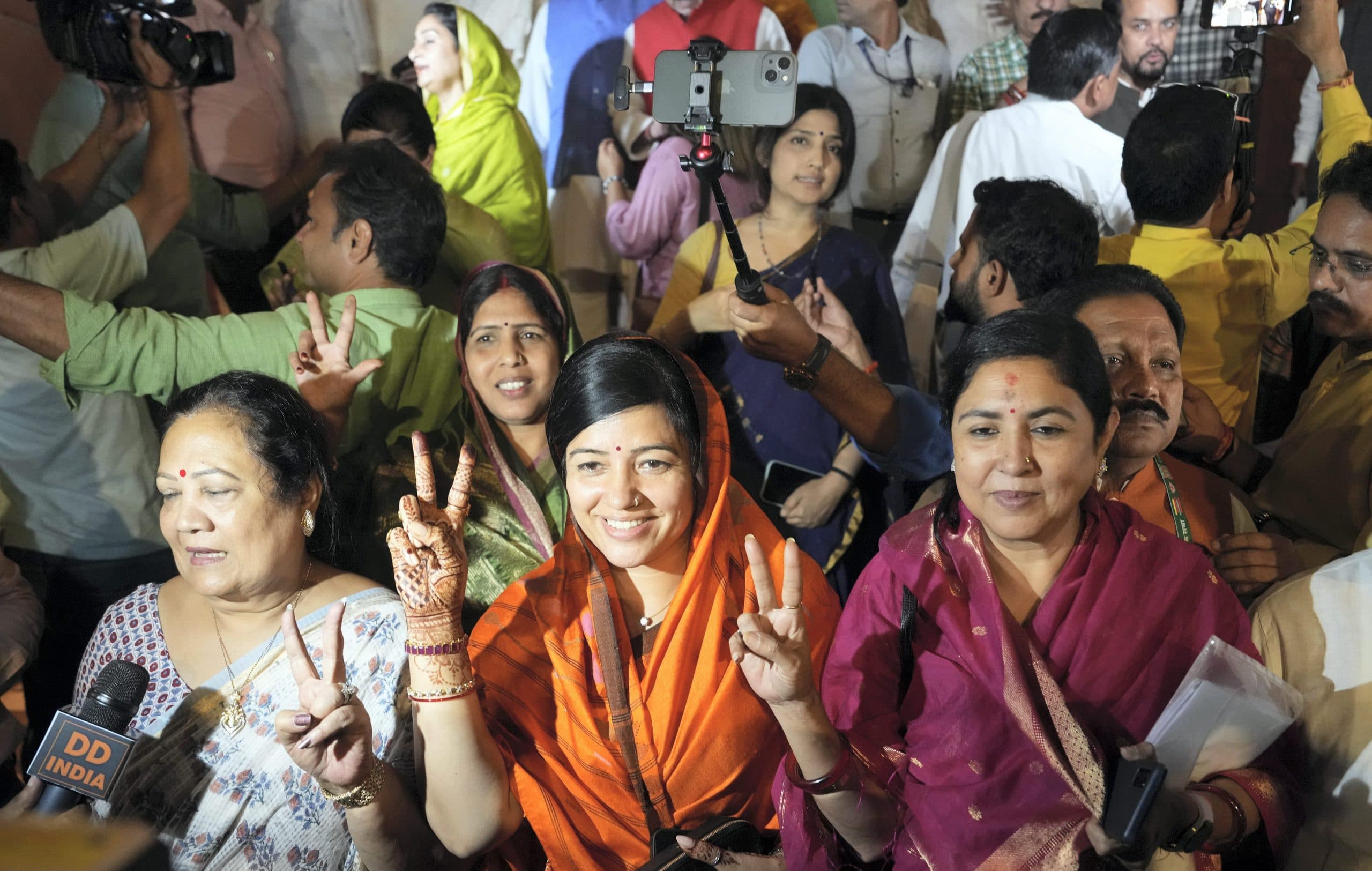 Explainer: महिला आरक्षण बिल संसद से पास, राष्ट्रपति की मंजूरी बाकी, जानें कब होगा लागू?