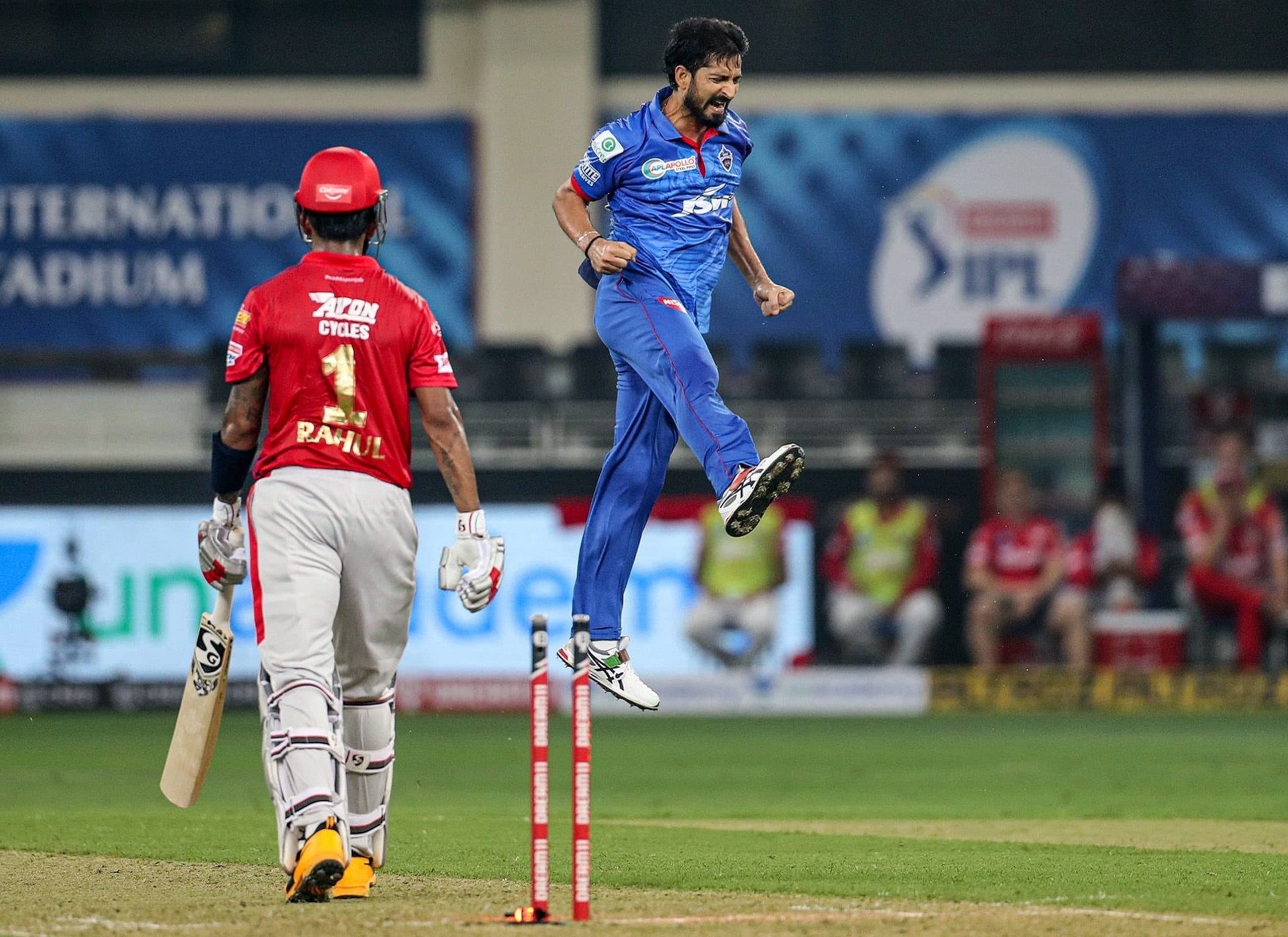 IPL 2020 , DC vs KXIP Latest Update : दिल्ली ने सुपर ओवर में पंजाब को हराया, बेकार गई मयंक अग्रवाल की 89 रनों की पारी