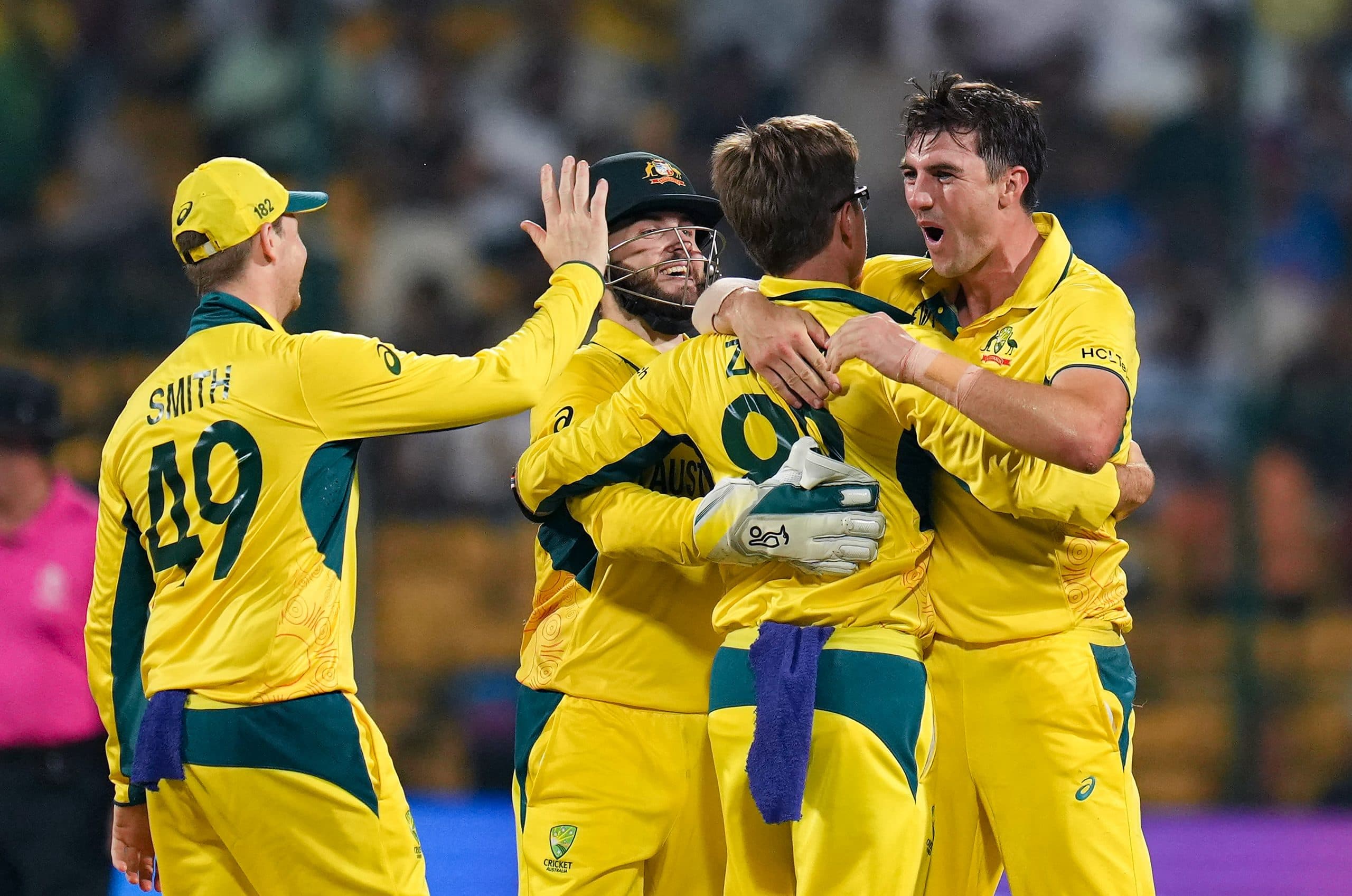 AUS vs PAK Photos: ऑस्ट्रेलिया ने पाकिस्तान को रौंदा, डेविड वॉर्नर ने जड़े 163 रन और जंपा ने चटकाए 4 विकेट