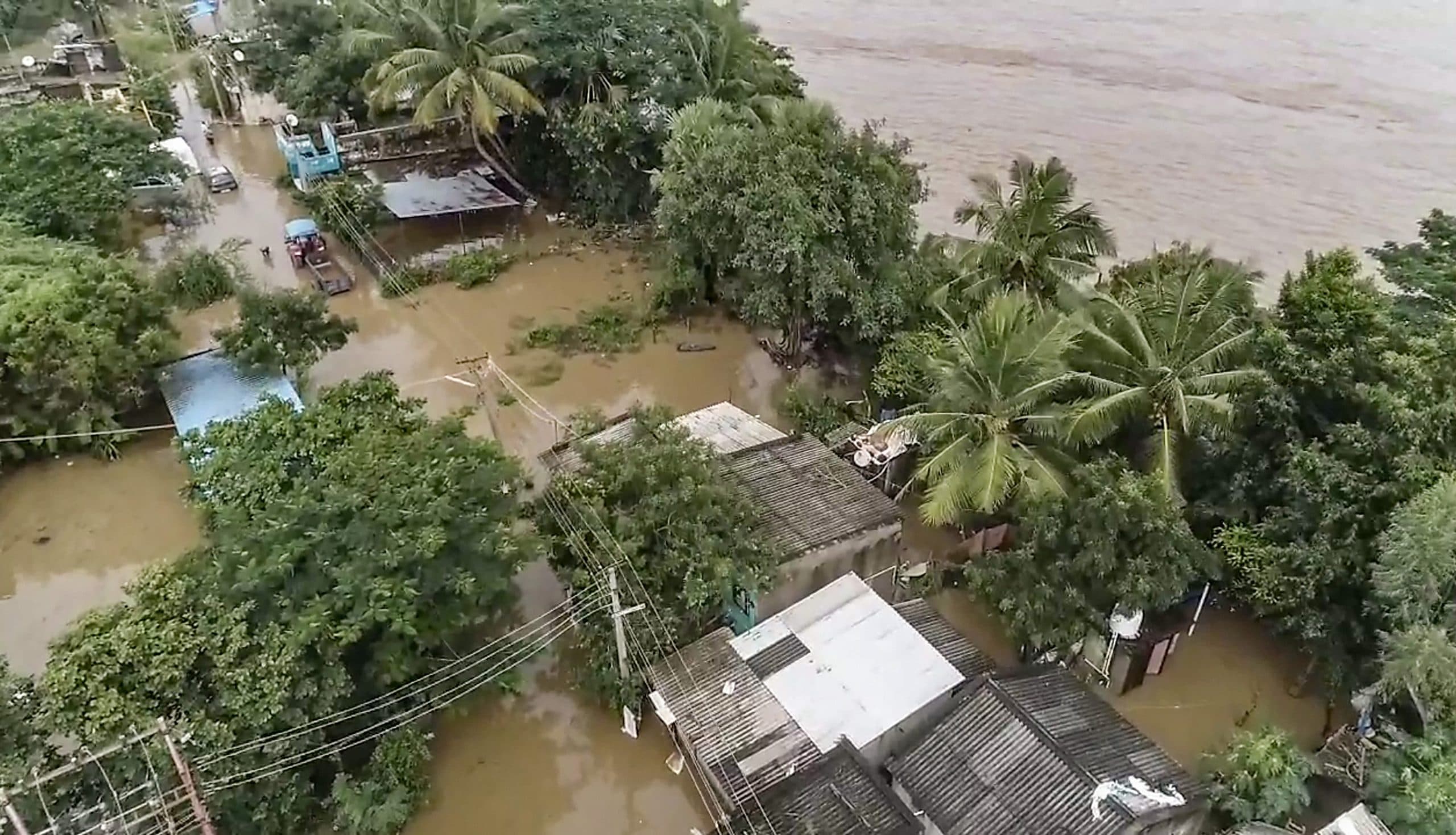 Andhra Pradesh Heavy Rain: कई ट्रेनें रद्द कुछ डायवर्ट, आंध्र प्रदेश में बारिश का कहर, 25 की मौत