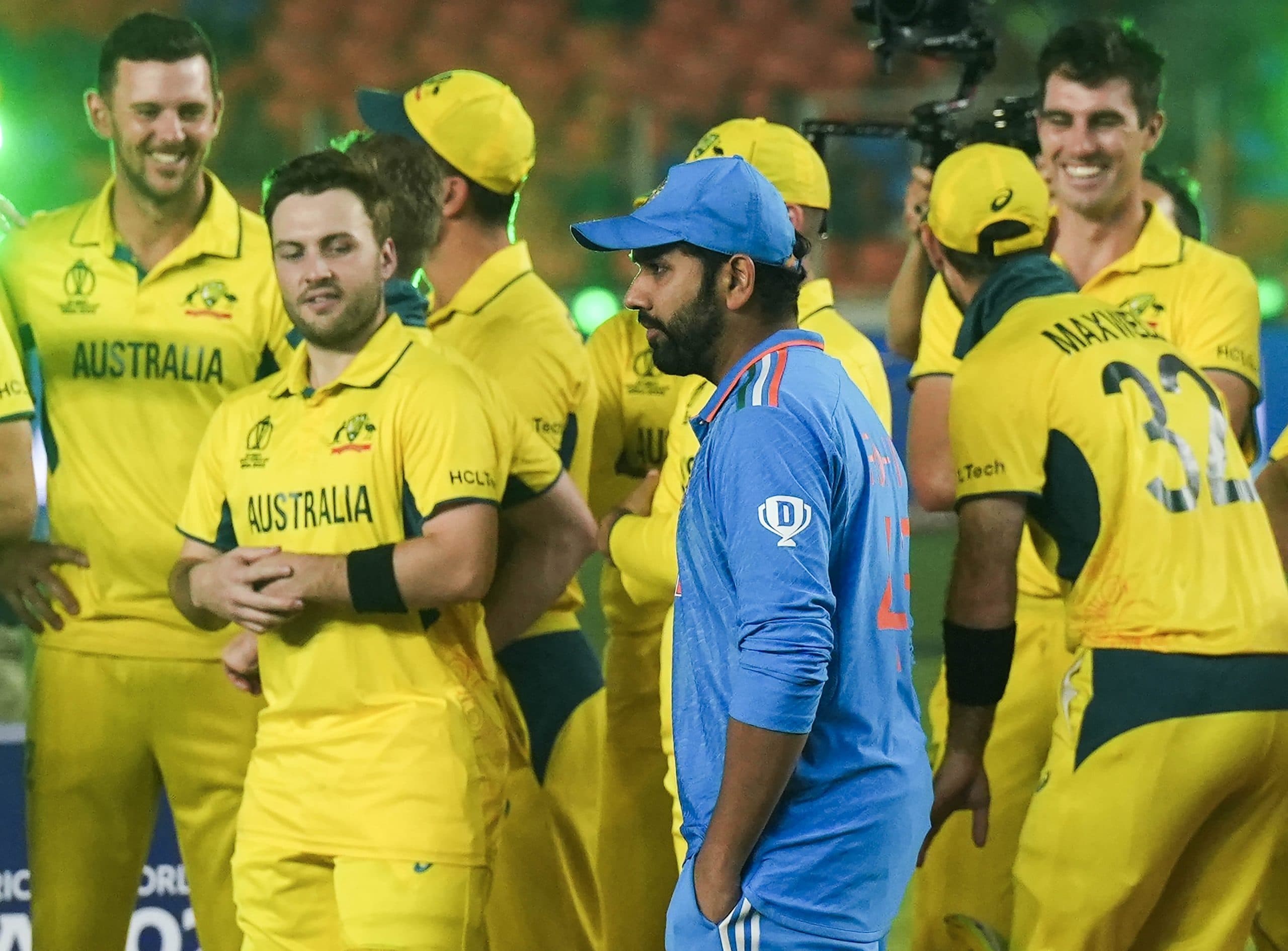 फाइनल में हार पर छलका रोहित शर्मा का दर्द, कहा- 'स्कोर में और 20-30 रन जुड़ते तो...'