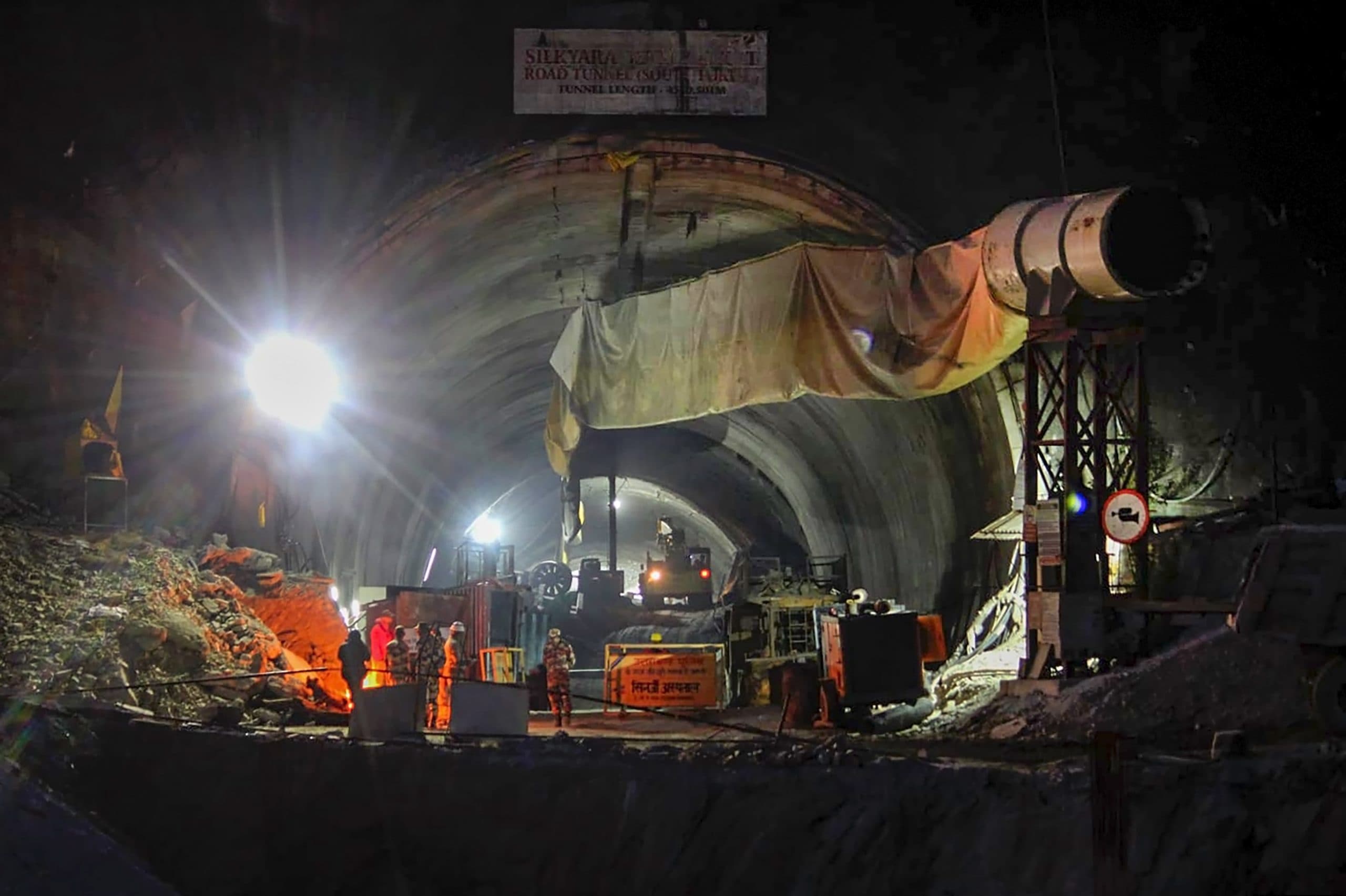 Uttarakhand Tunnel Rescue: सुरंग में फंसे श्रमिकों के लिए जियो ने रिकॉर्ड समय में बिछायी 100mbps की लाइन