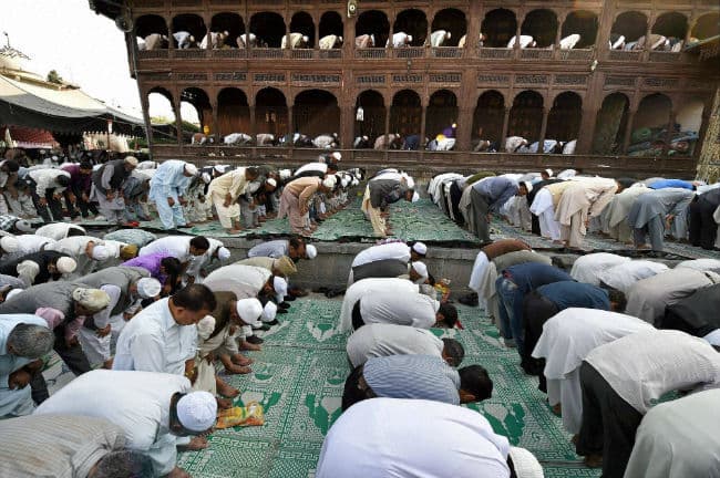 हज यात्रा शुरू, मीना पहुंचने लगे हज यात्री