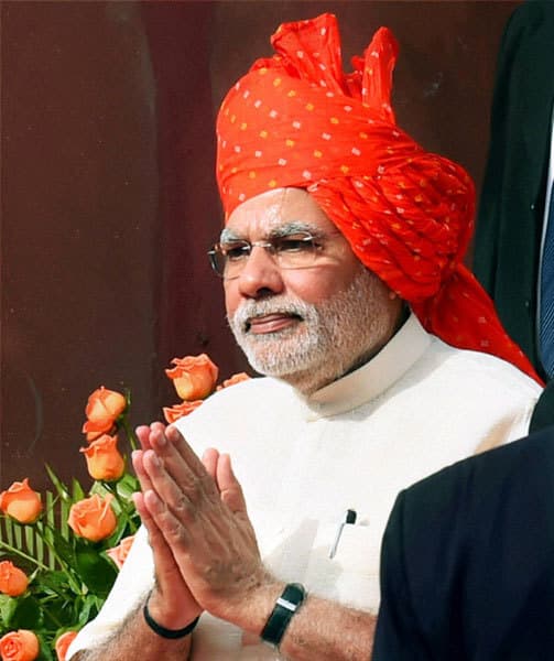 एक ही गोत्र वाली कांग्रेस-एनसीपी राष्ट्रवादी नहीं, भ्रष्टाचारवादी है : मोदी