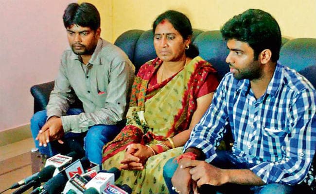 सीएम आवास के समक्ष 13 से अनशन करेंगे योगेंद्र के परिजन