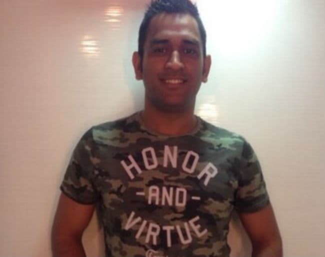 रोके नहीं रूक रहा धौनी का बाइक प्रेम, देखे PIX